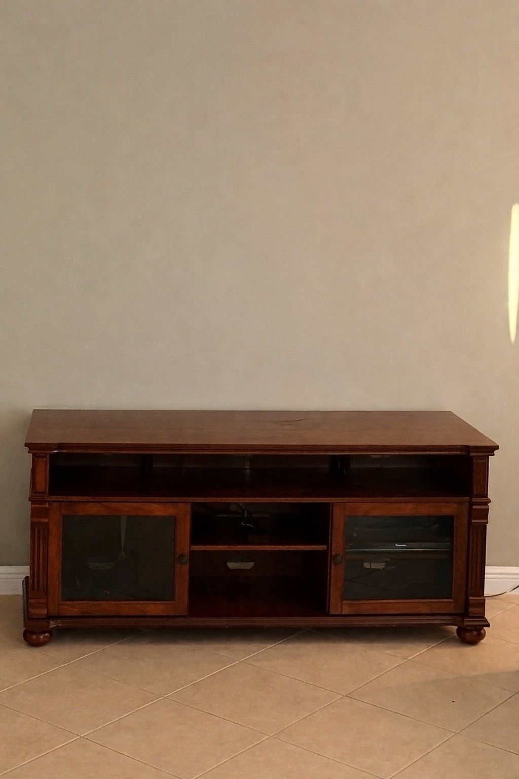With Glass Doors, 3 Shelves, 2 Doors