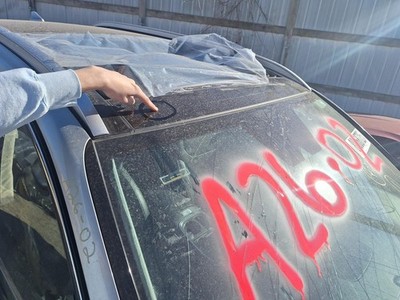 20 21 22 23 SANTA FE Front Roof Glass ONLY (fIxed) Does Not Move