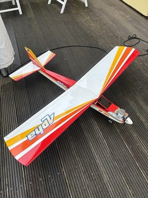 Hangar 9 Alpha Trainer   wie neu   mit unbenutztem Evolution Motor & Servos