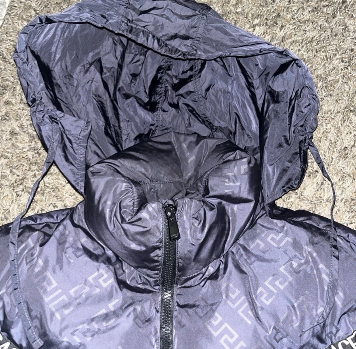 Versace Greca Print Puffer Jacket con cappuccio nero impacchettabile uomo M