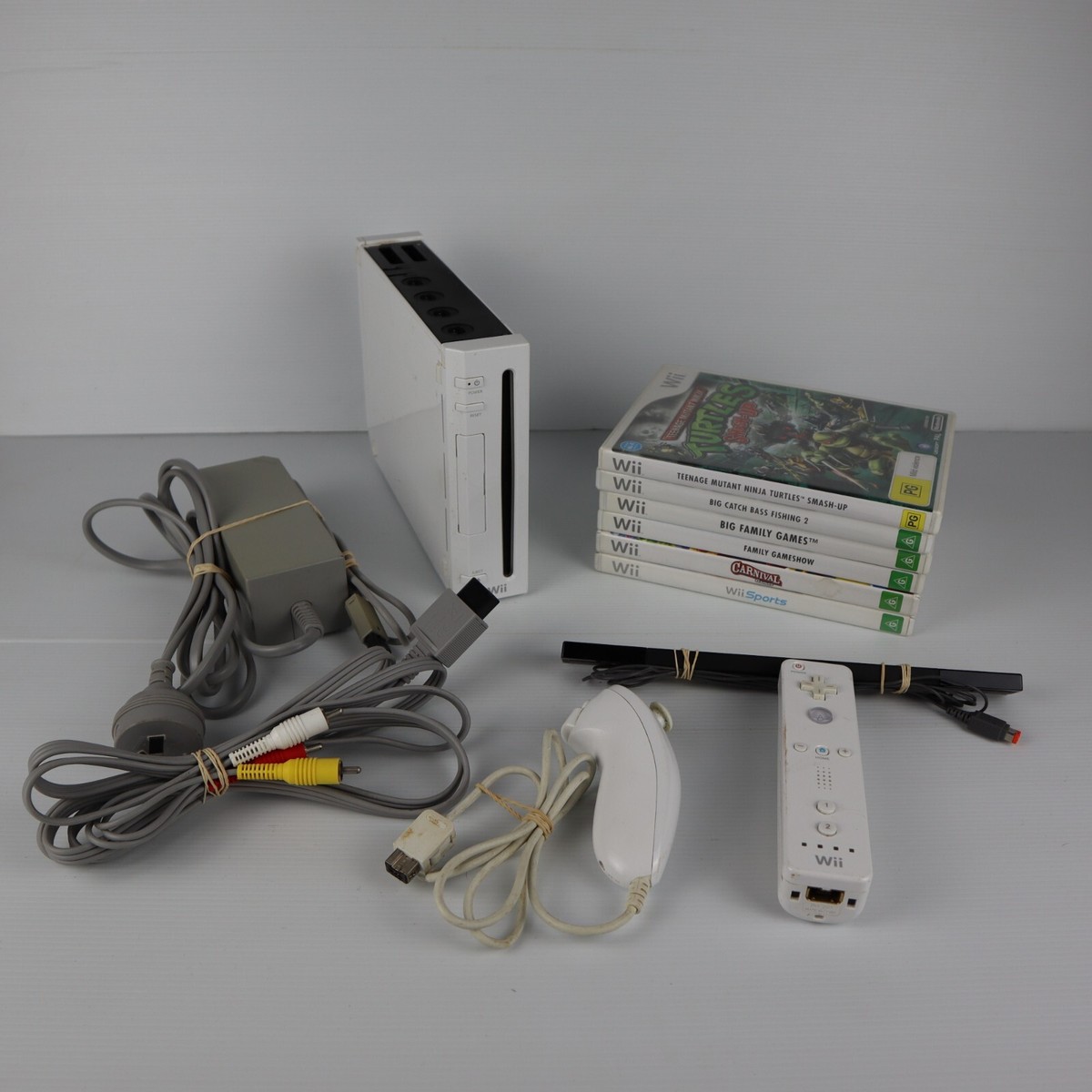 Nintendo Wii Console - White RVL-001 (AUS) PAL = 6 Games Tested