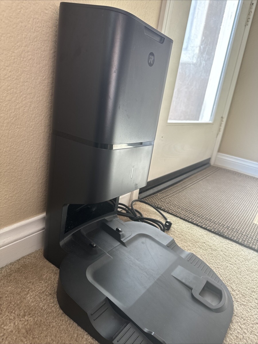 iRobot Roomba i7 本体とClean Base Clean Base® Automatic Dirt Disposal for Roomba® i and j Series