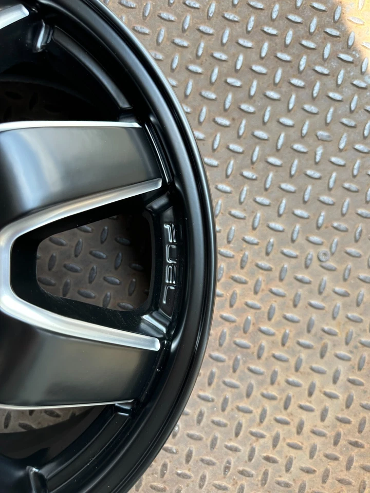 17x6.5 Fuel D538 Maverick DUALLY Front Black & Milled Wheel 8x200 (116mm) - Изображение 2 из 4