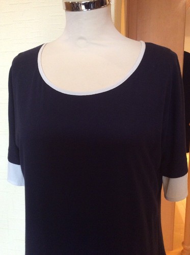 Riani Top Size 10 BNWT Navy And Ivory RRP £135 Now £34 - Picture 2 of 12