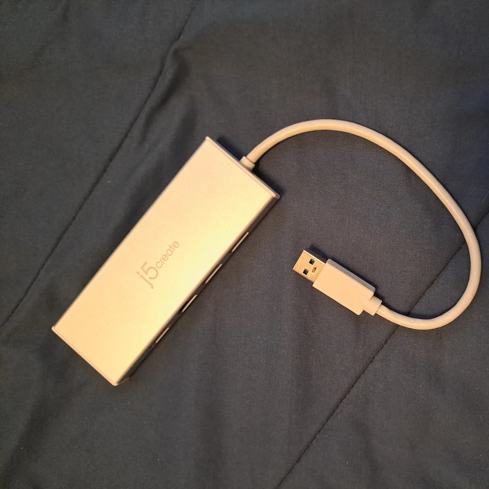 j5create USB 3.0 Mini Dock HDMI & VGA Dual Display / Gigabit Ethernet (JUD 380) - Image 2 of 4