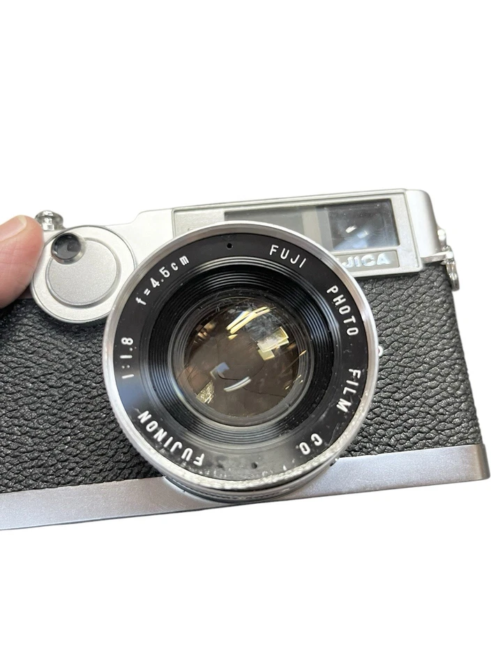 Cámara telémetro Fujifilm Fujica V2 vintage con lente fotográfica Fujinon de 1,8 4,5 cm Foto 3 de 4