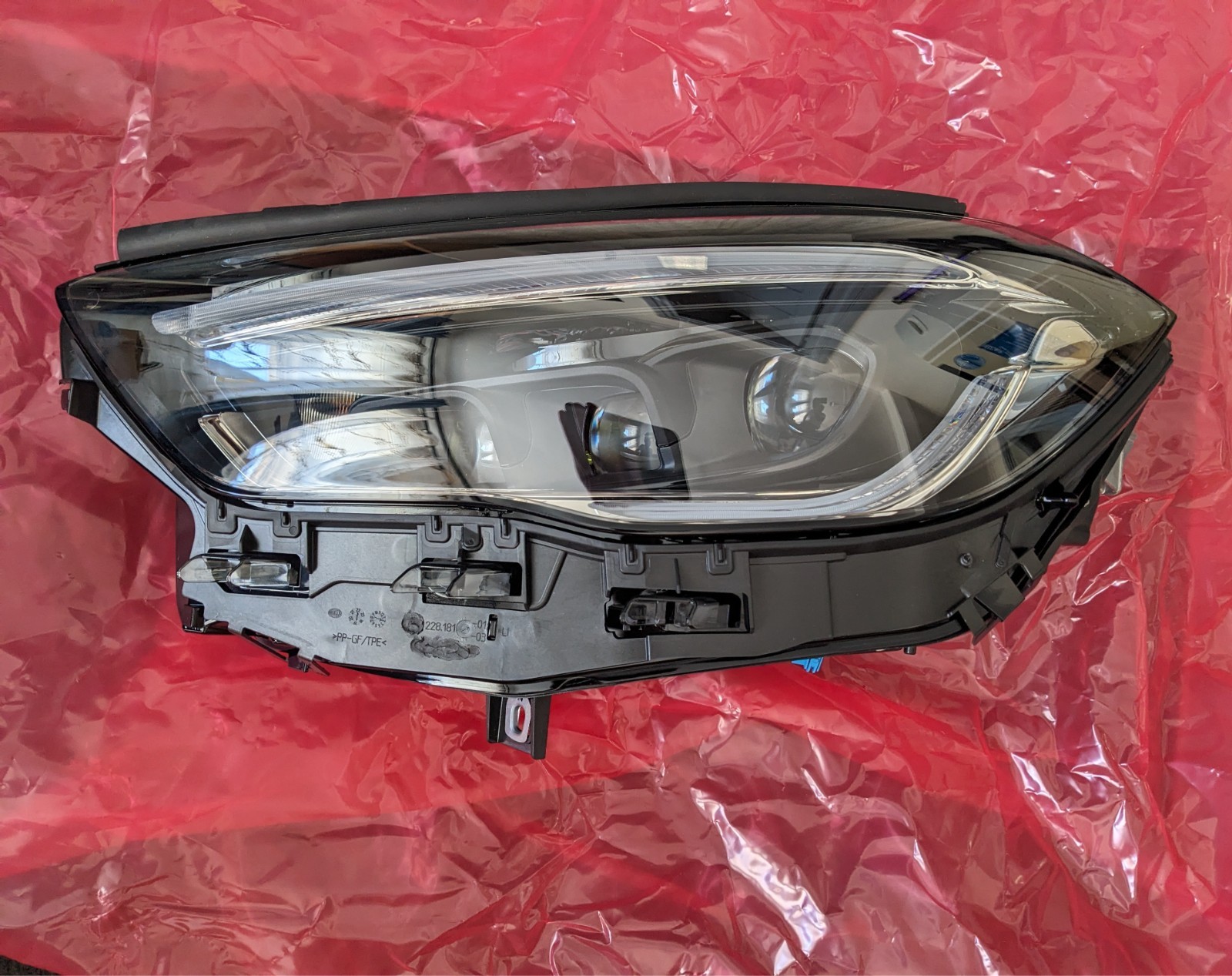 Phare LED HELLA 1EX 013 074-711 à faisceau adaptatif anti-éblouissement pour GLA H247