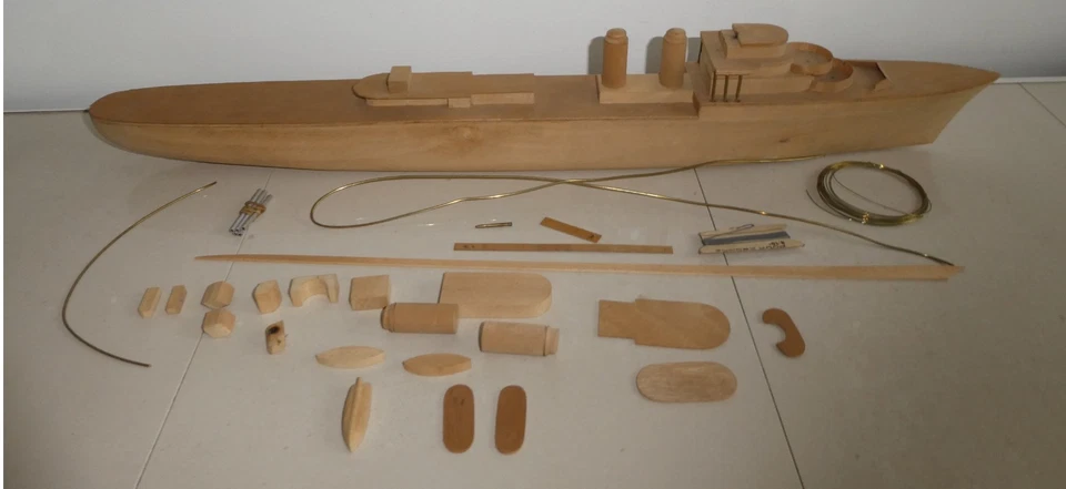 Maquette fixe en bois « NAVIG » contre torpilleur type « Kersaint » 1942  boite - Photo 2/4