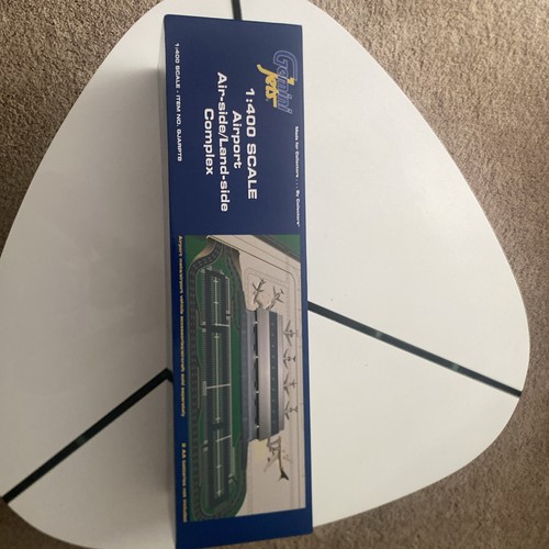 Gemini Jets 1:400 Scale Airport Airside/landslide Complex. ( No Mat Included)