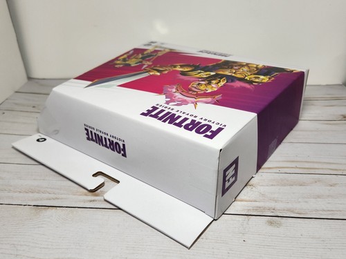 FORTNITE Modellino da collezione Victory Royale Series minaccia imbattuta NUOVA! - Foto 6 di 7