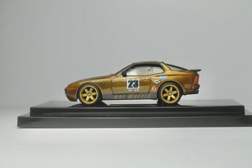 Hot Wheels 2023 Porsche 944 TURBO CUSTOM MADE in Acrylic Display Case - Picture 4 of 11
