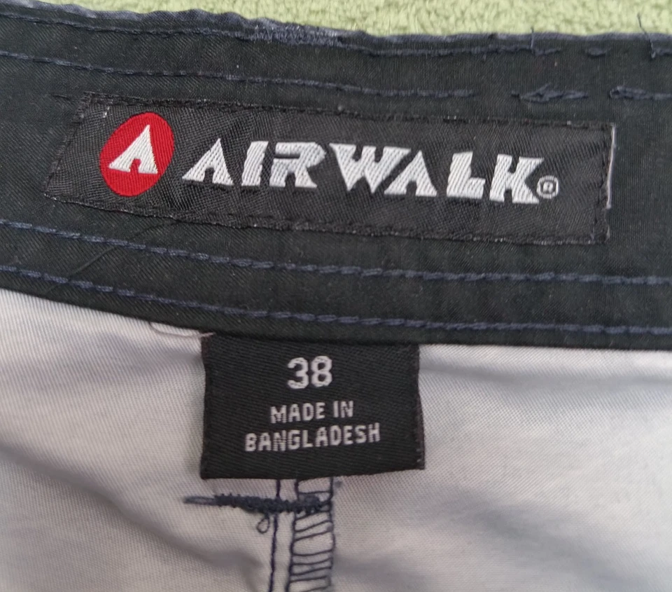 Pantalones cortos cargo Airwalk para hombre - talla 38, negros/grises, ropa de calle estilo utilitario Foto 3 de 4