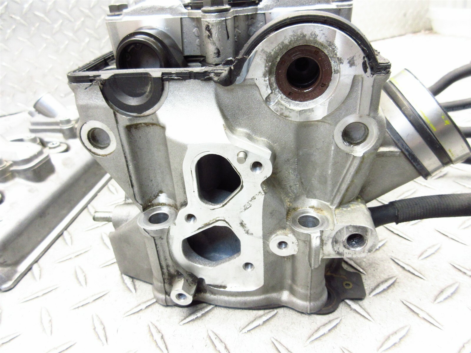 2010 BMW K1300s K1300gt Cylinder Head No Camshafts 11127716528 for 