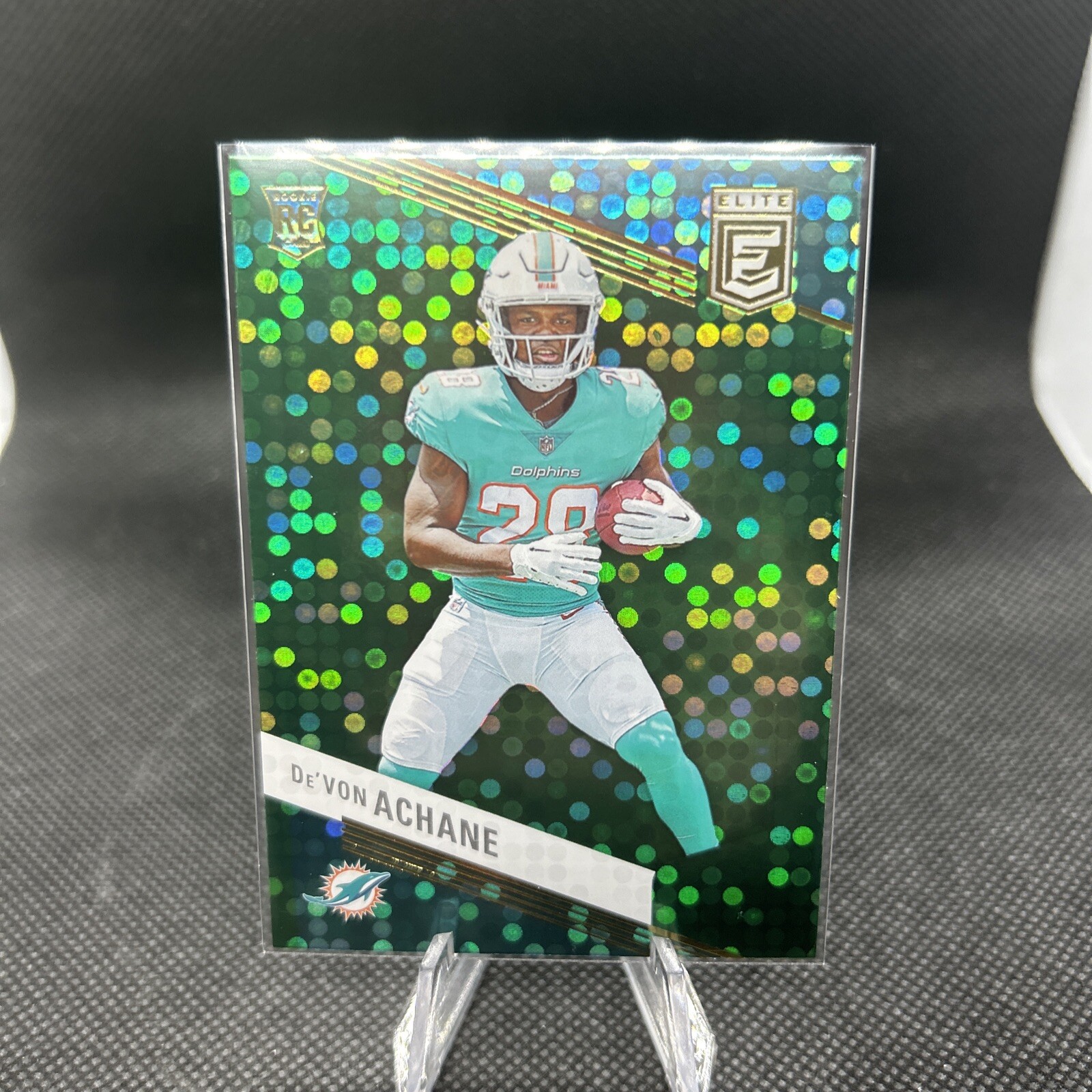 2023 Panini Donruss Elite DE'VON ACHANE RC Green Disco SP MIAMI DOLPHINS