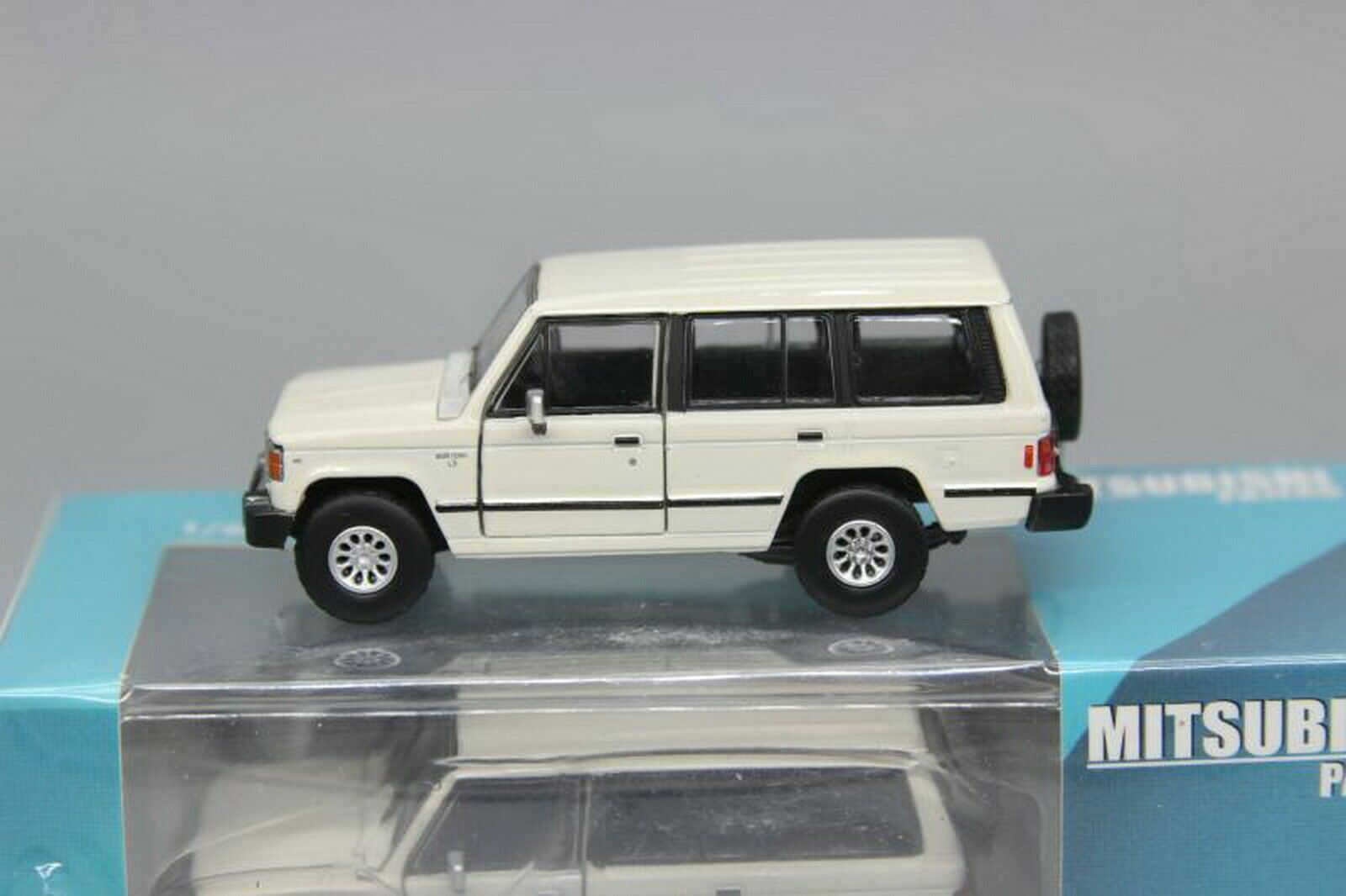 BMC 1/64 Mitsubishi Pajero MK1 ivory RHD Diecast car Model Toy Collection Gift