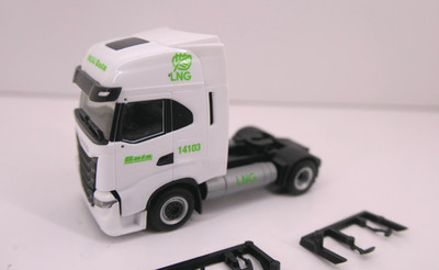 Herpa 1:87 - Iveco S-Way LNG Solo-Zugmaschine ''Willi Betz'' - ZM52