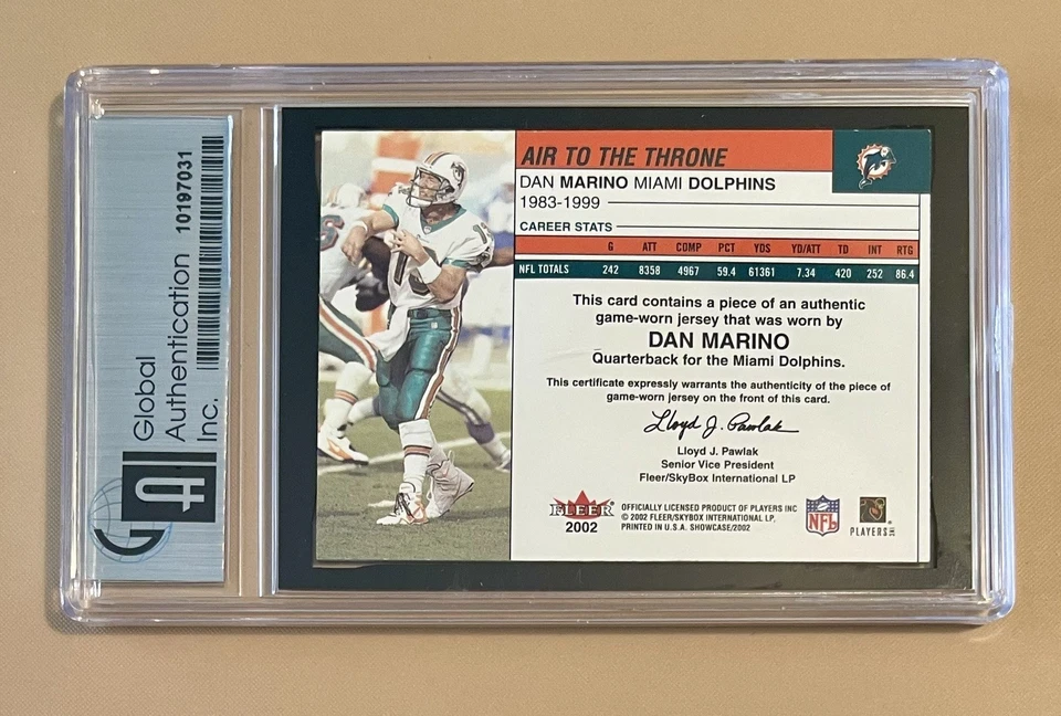 2002 FLEER SHOWCASE AIR TO THE THRONE DAN MARINO GAME WORN JERSEY & SIGNATURE - Image 2 of 4