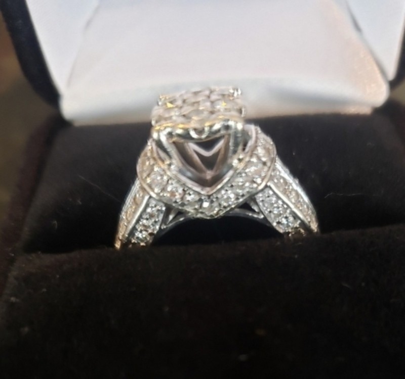 Kays 14k White Gold Round Diamond Halo Women’s Engagement Ring Size 6.75