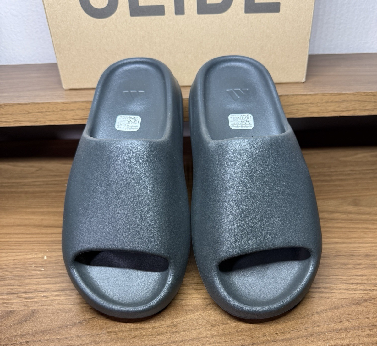Adidas YEEZY Slides Men's – Black – Size 9 – Dakony – Brand New