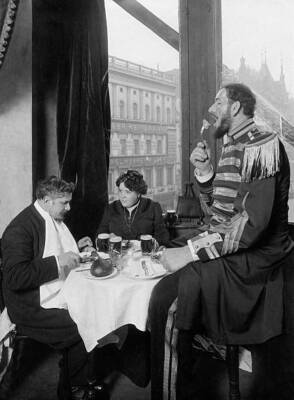 Henri Cot alias Joseph Dusorc The French Giant eating with a couple Old Photo