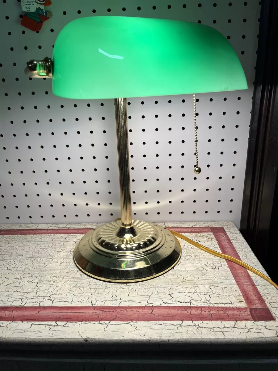 VINTAGE BRASS BANKERS DESK LAMP TABLE LAMP W GREEN EMERALD GLASS SHADE