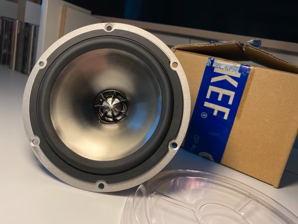 Haut-parleur de luxe KEF XQ10 en bois véritable finition merisier précieux