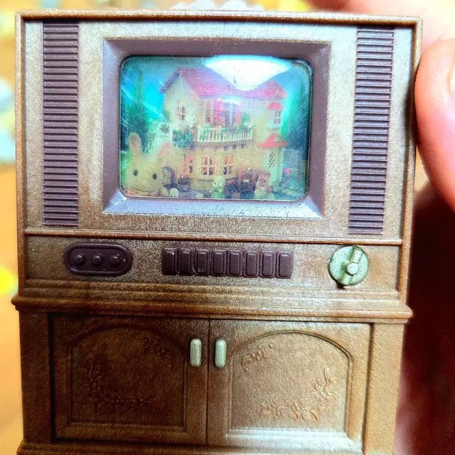 Sylvanian Families TV Furniture and Decor - Discontinued