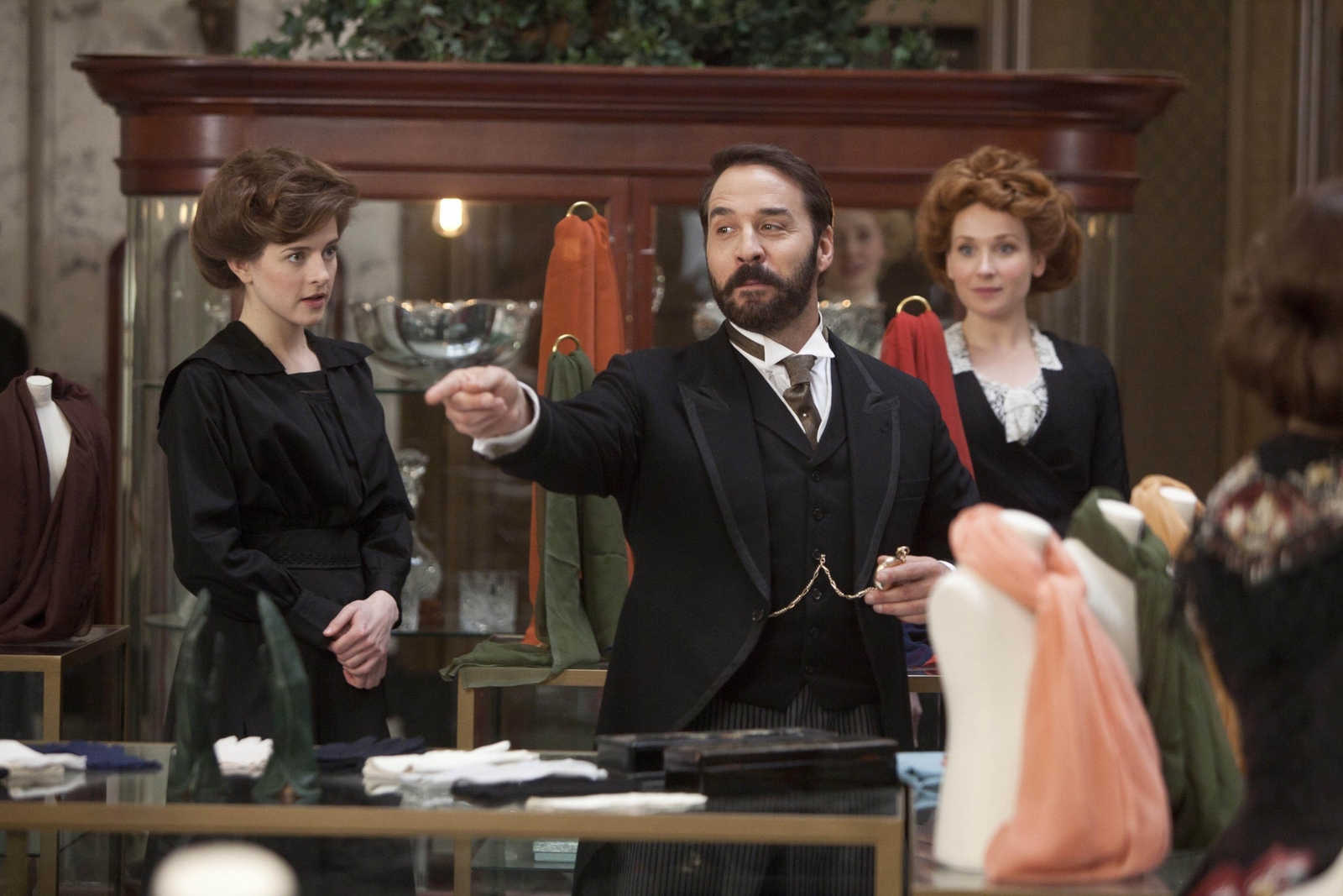 MR SELFRIDGE S1
