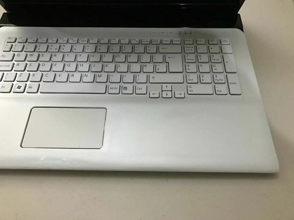 Sony VAIO SVE17 17.3"  i7 3520M 12GB 256 GB SSD Laptop - Windows 10. 2013+office - Image 4 of 4