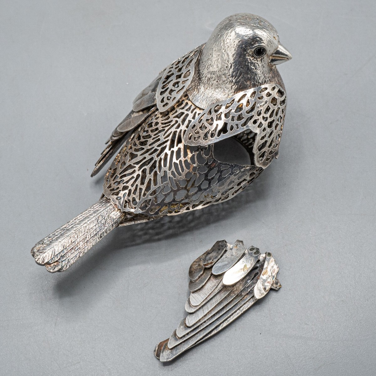 READ Christofle Lumiere D'Argent Collection Sitting Bird