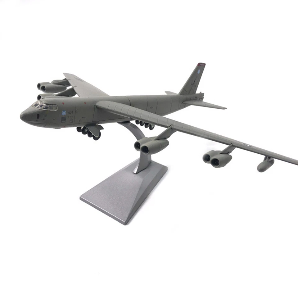 Alloy 1:200 USAF B-52H Stratofortress Heavy Bomber Simulation Aircraft Model b - Image 2 of 4