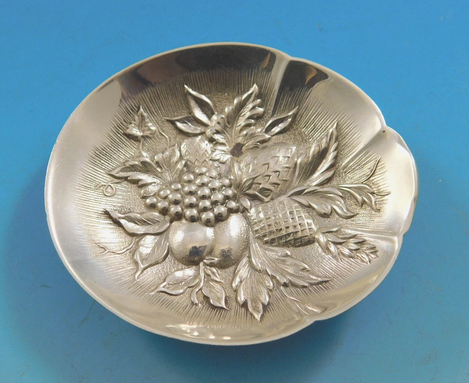 Conjunto de 12 xícaras de prato Repousse by Kirk prata esterlina individual porca personalizada - Imagem 2 de 4