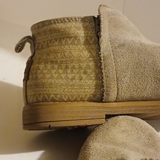 TOMS Big Kids Girls Deia Suede Bootie Desert Taupe Size 4 M Good Condition EU 36