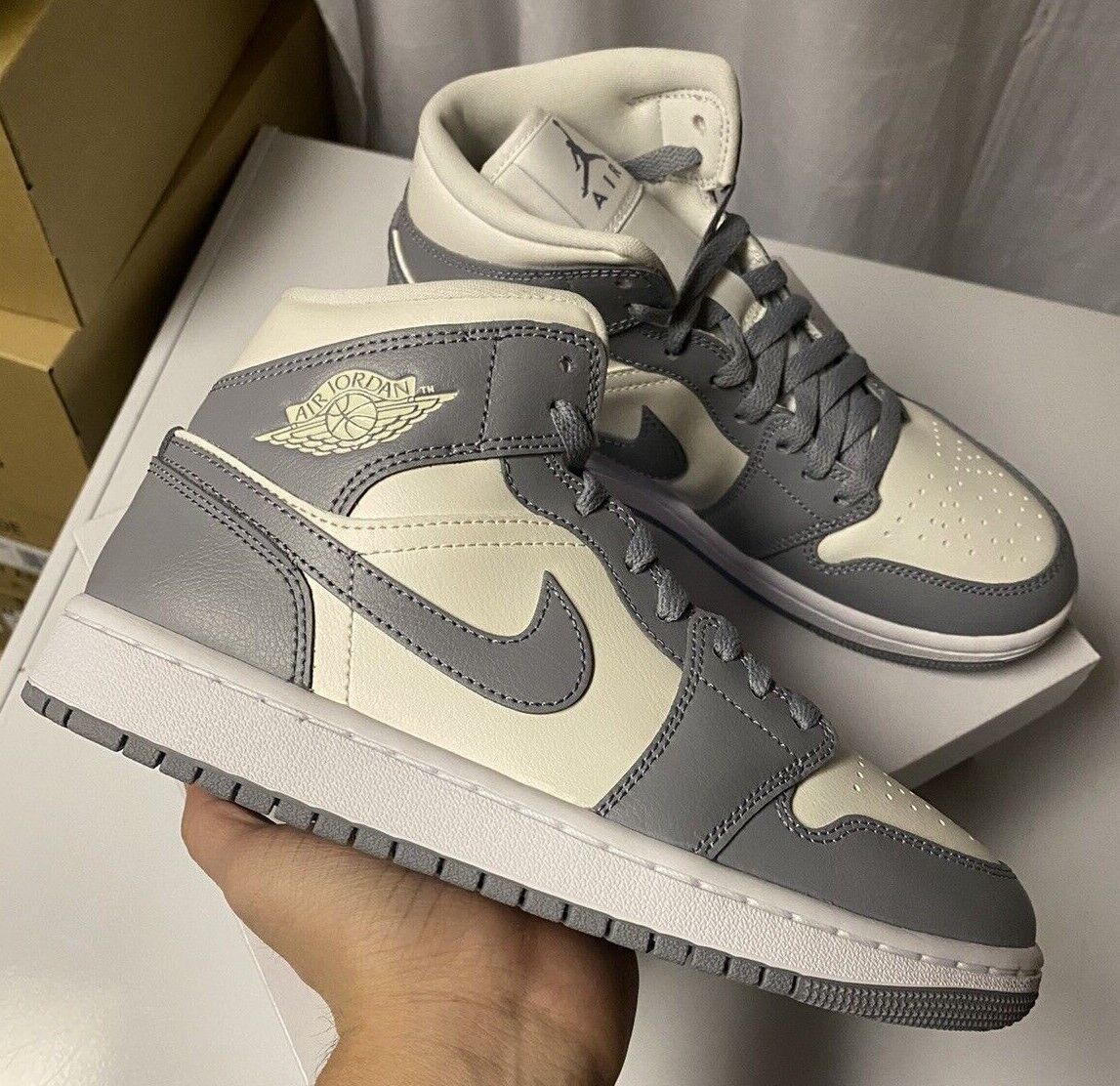 Jordan Air 1 Mid Women's - White/Grey