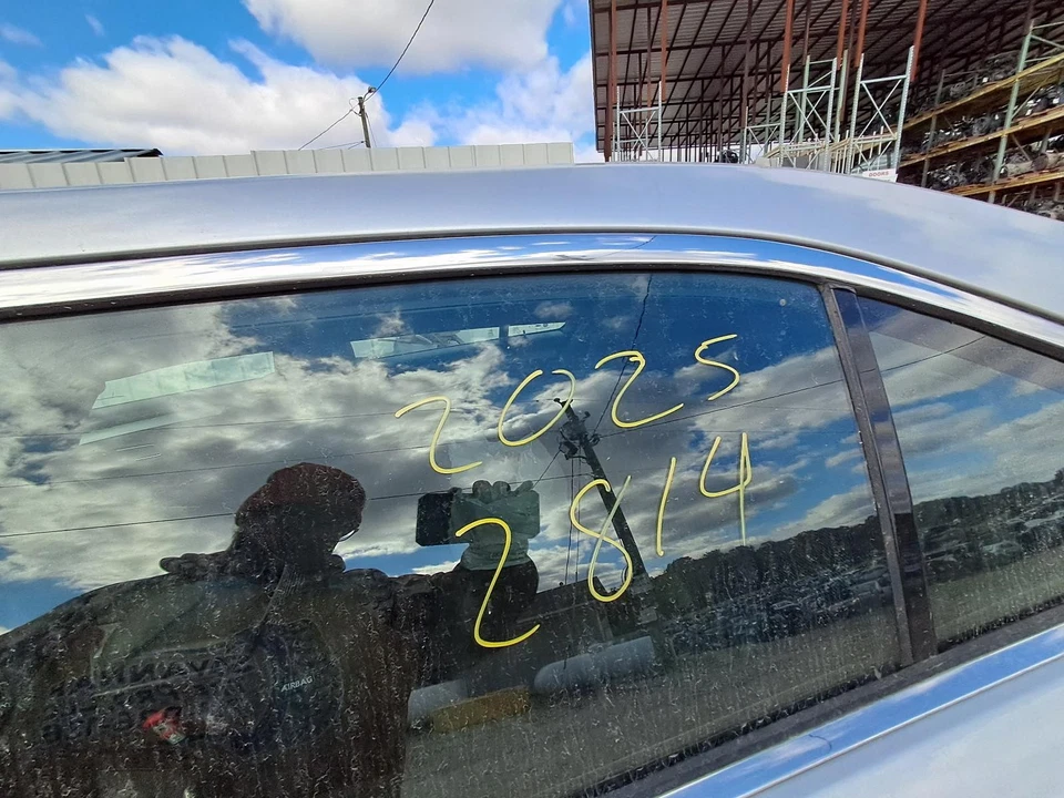 Used Front Left Door Assembly Front fits: 2019 Ford Taurus electric L. Limited F Foto 3 de 4