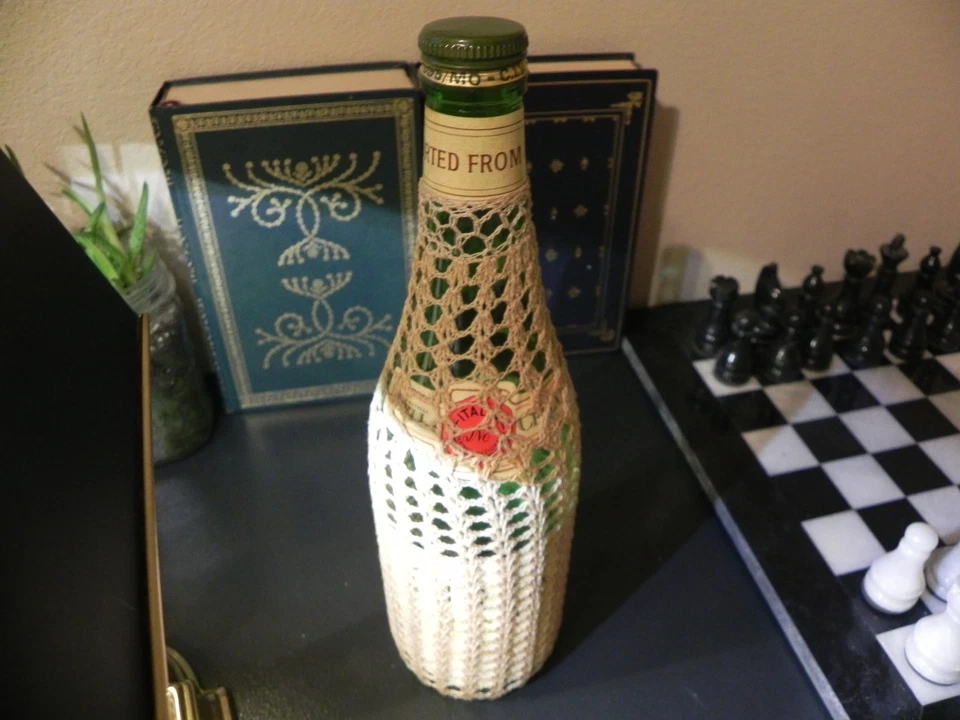 Vintage William Adams Wine Bottle Holder - France - Old Macrame Deco Wine Bottle - Image 3 of 4