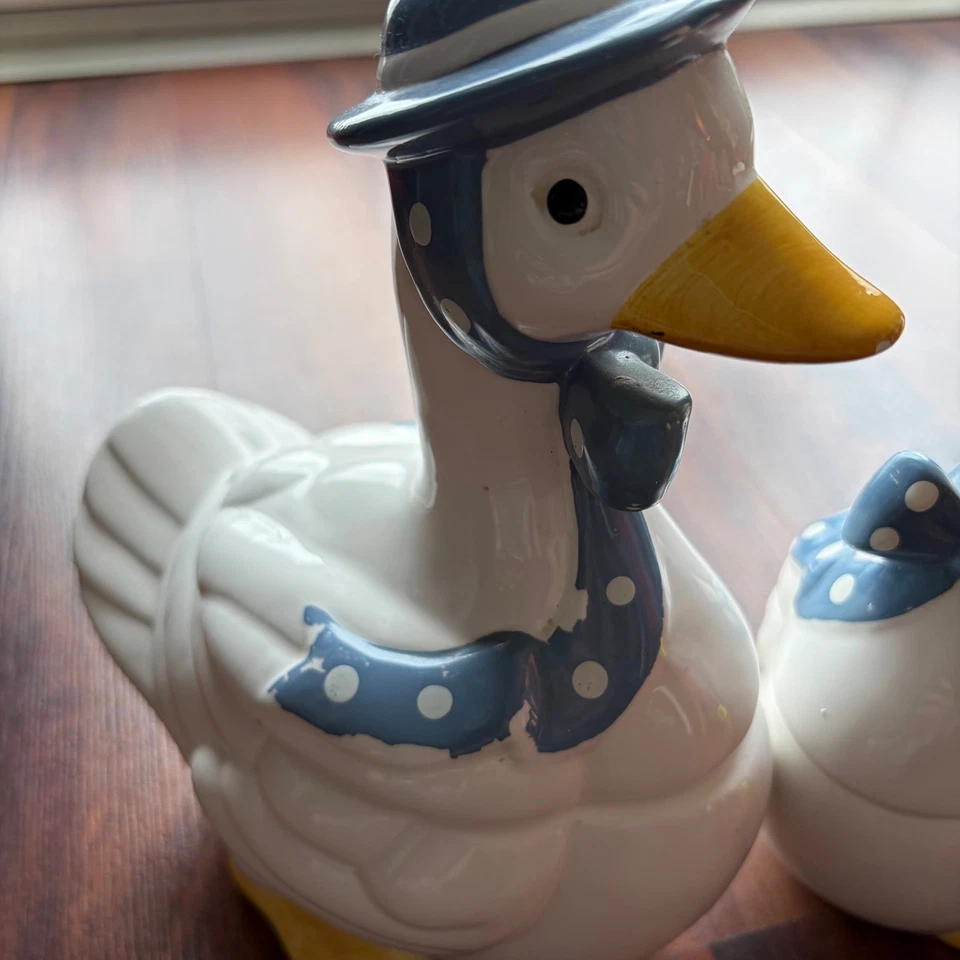 Juego de 2 estatuillas de pato de cerámica azul lunares bufanda sombrero Foto 2 de 4