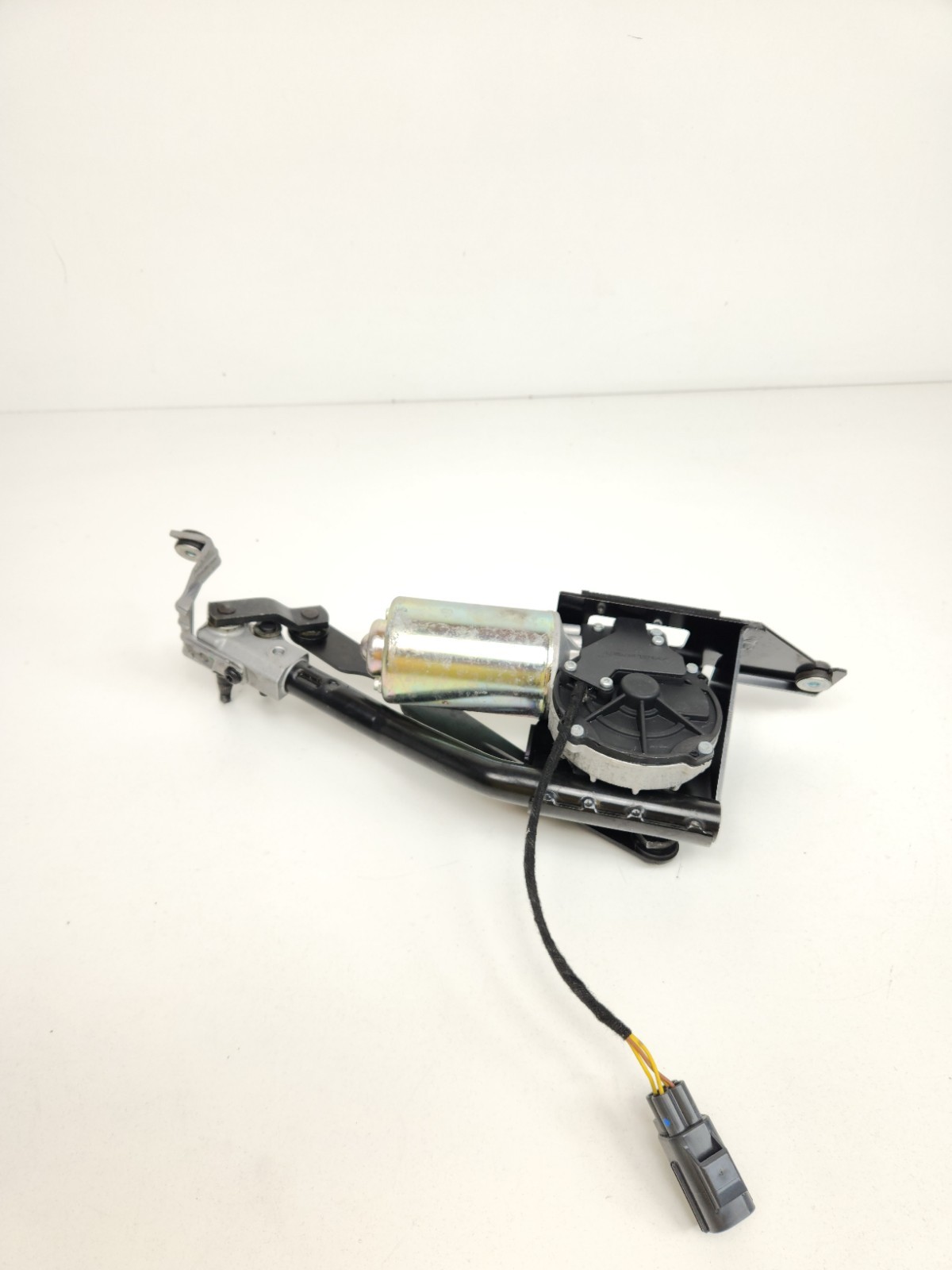 2015-2016 MCLAREN 650S SPIDER FRONT WINDSHIELD WIPER MOTOR OEM 