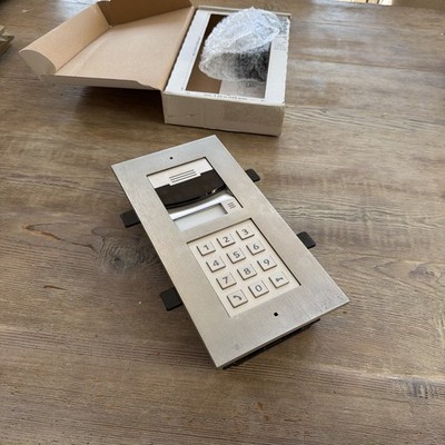 Control4 DS2 Türstation Gegensprechanlage, Kamera, Tastatur, Unterputz & Abdeckplatte