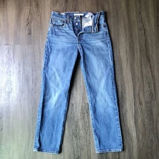 Levis Premium Wedgie Jeans Womens 25 Blue Medium Wash Denim Straight Button Fly