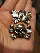 20x große PINS TOTENKOPF mit Nieten Silber Basteln Kleidung HALLOWEEN Skull Deko