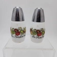 VINTAGE CORNING WARE GEMCO SPICE 'O LIFE Milk Glass SALT Pepper Shaker