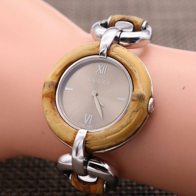 Gucci 132.4 Bamboo Quartz Watch 6.18in Wrist Silver Dial Boxed