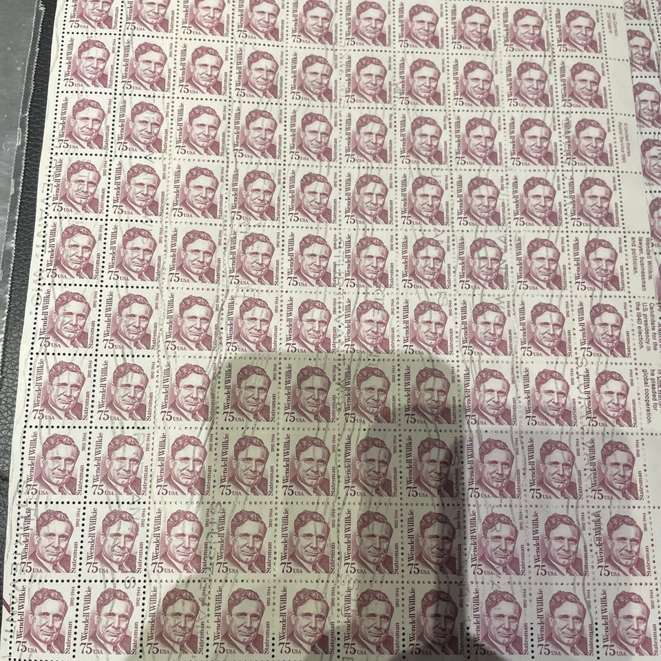 2 hojas de estampillas de 75 centavos de Estados Unidos de Wendell Wilkie Precancel Strutevant WI-200 estampillas Foto 3 de 4