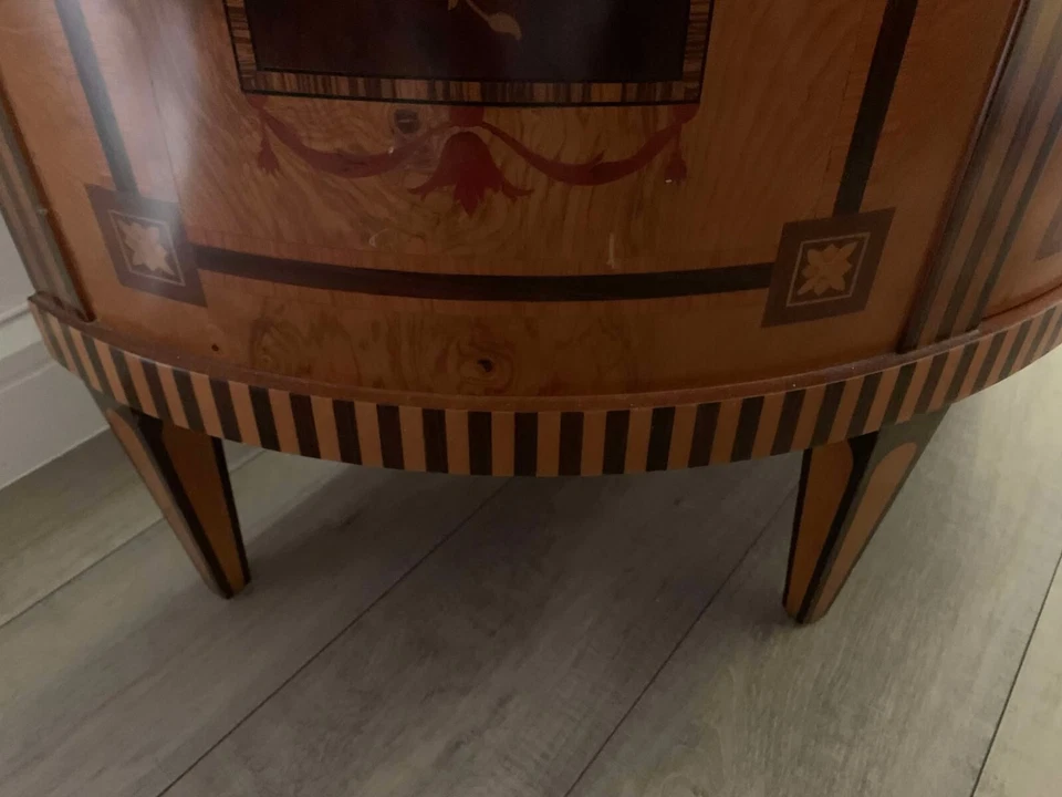 Par de impresionantes aparadores italianos antiguos Demi Lune Foto 4 de 4