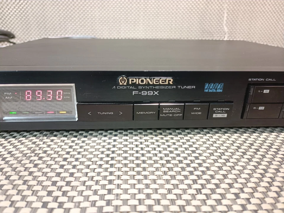Pioneer F-99X AM/FM Digital Synthesizer Tuner Radio - Bild 3 von 4