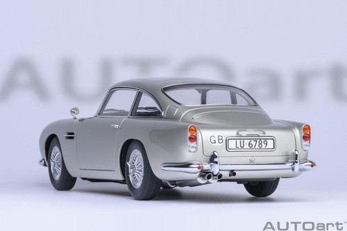 AUTOart Aston Martin DB5 Silver 007 Goldfinger Version w/ Weapons 1:18 - Picture 17 of 24