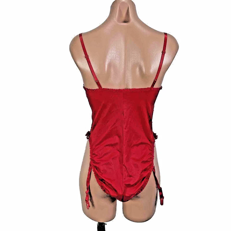 Lencería satinada de encaje vintage de los 80 Designs by Faris de una pieza roja de peluche talla S deshuesada Foto 2 de 4
