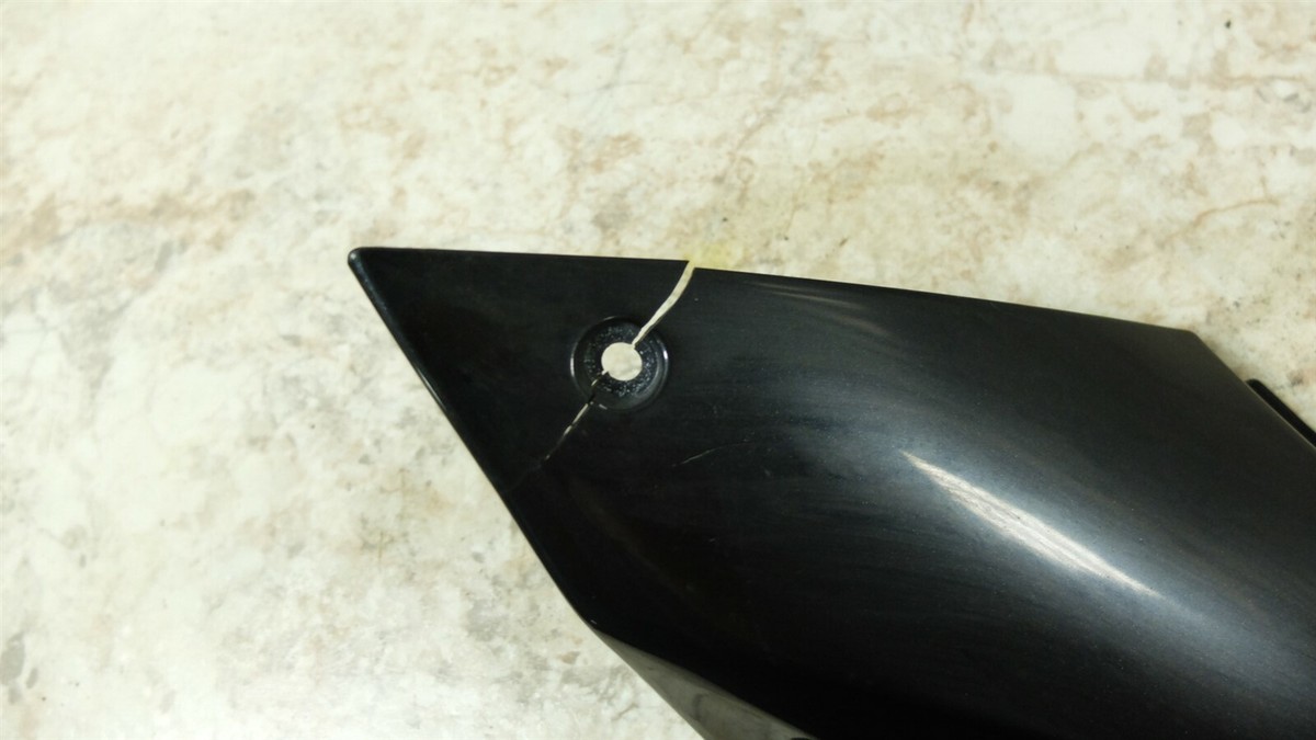 06 Kawasaki ZX1000 D ZX 10 1000 ZX10 R left side cover plastic