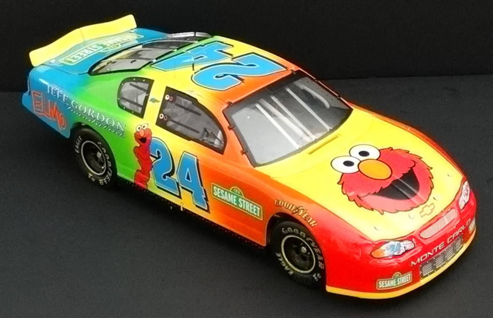 Jeff Gordon 24 Foundatiion Sesame Street 1:24 RCCA ELITE2002 Chevy MC 1106/3600 - Image 3 of 4
